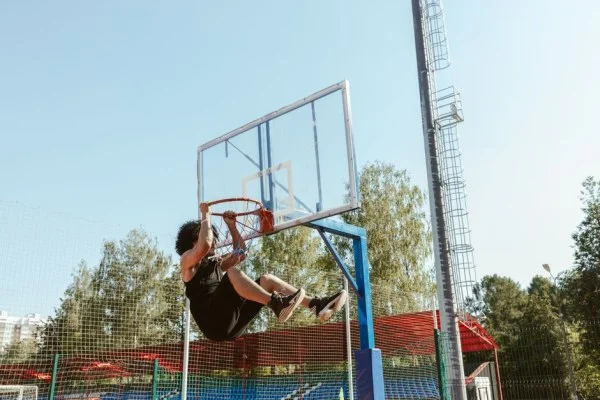 杨瀚森NBA季前赛首秀表现观察与开拓者内线轮换前景全面分析